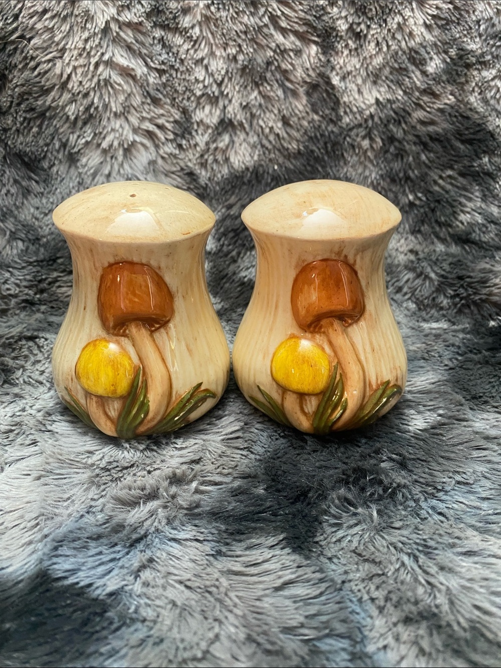 Vintage Hand-Painted Mushroom Ceramic Salt and Pepper Shakers - Yellow & Brown - Picture 2 of 16